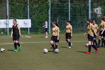 Bild 104 - B-Juniorinnen Pokalfinale SV Henstedt Ulzburg - SG Holstein Sued : 2:0